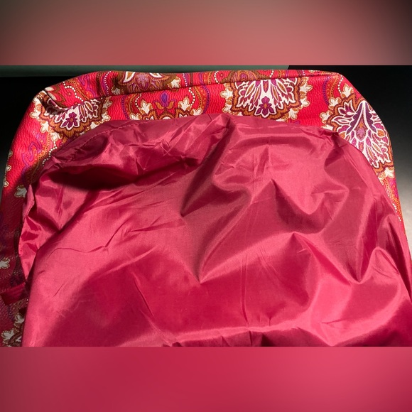 Elegant Red Paisley Tote Bag - Picture 4 of 9